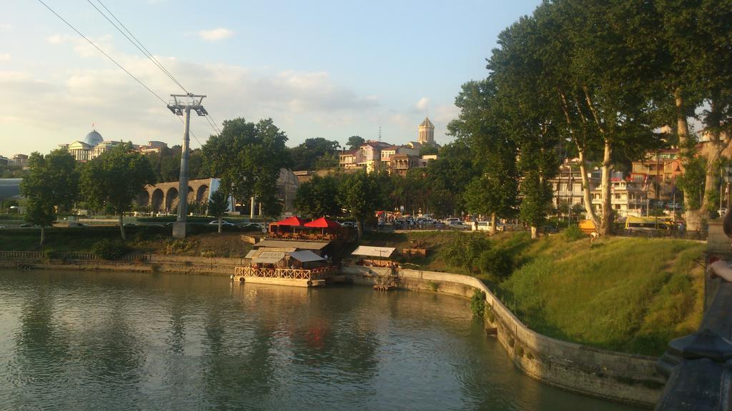 Guest House Madonna Tiflis Exterior foto