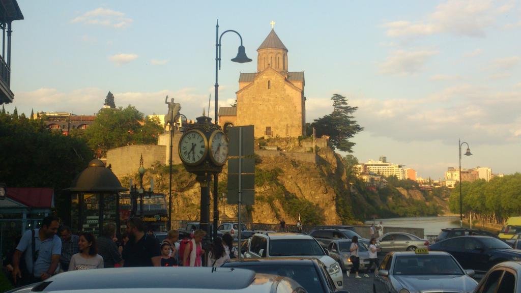 Guest House Madonna Tiflis Exterior foto