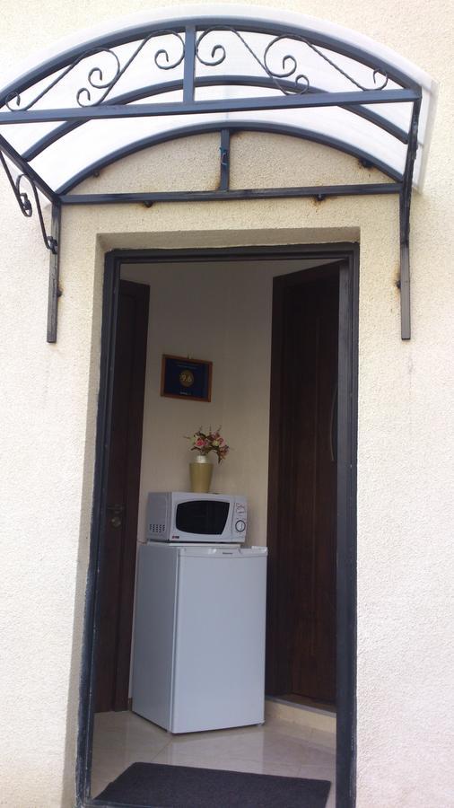 Guest House Madonna Tiflis Exterior foto